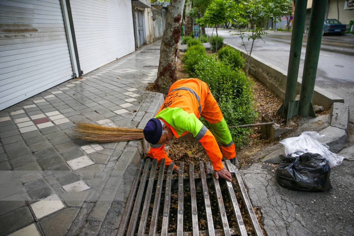 خروج کارگران افغانستانی؛ بحران مدیریت شهری در تهران/ فقط زباله‌ها روی زمین نماند/ جای نیروهای افغانستانی بدون بیمه و کمترین دستمزد را چه کسی می‌گیرد؟