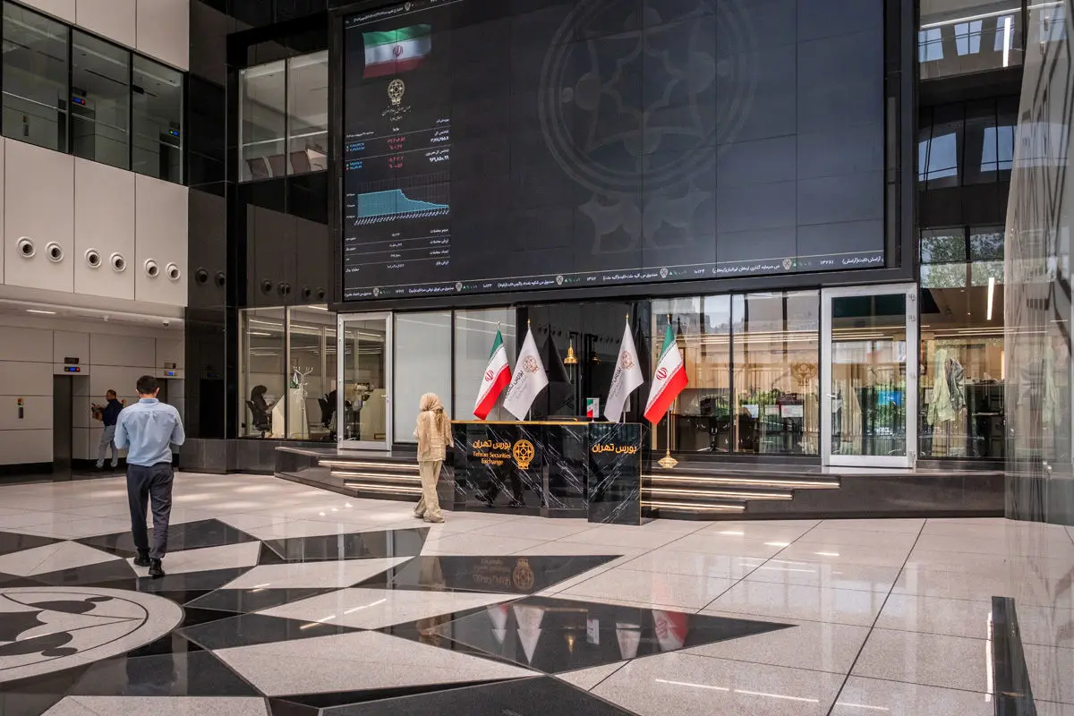 نفس‌گیری بورس در مرز حساس