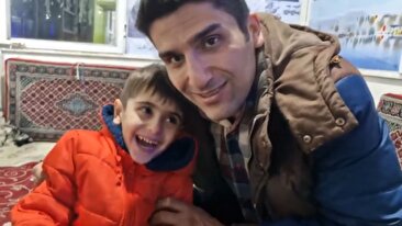 قدردانی از کودکی که بازمانده حمله به خانه تهرانچی بود / ببینید چطور خانواده‌اش را از دست داد (فیلم)