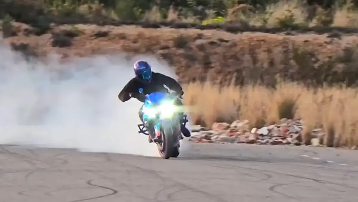 دریفت با موتور غیر ممکنه! (فیلم) 1 دریفت با موتور غیر ممکنه! (فیلم)