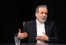 شکرخدا سر عراقچی خلوت شده/ در مراسم ورزشی کری می‌خواند