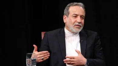 شکرخدا سر عراقچی خلوت شده/ در مراسم ورزشی کری می‌خواند