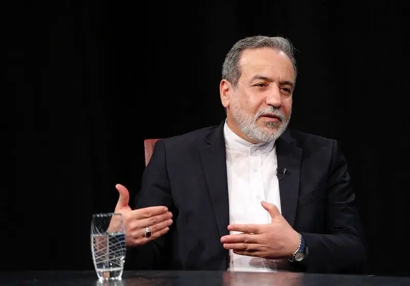 شکرخدا سر عراقچی خلوت شده/ در مراسم ورزشی کری می‌خواند