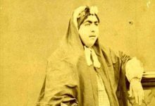 عصمت الدوله، دختر ناصرالدین شاه در کنار غلام آفریقایی اش (عکس)