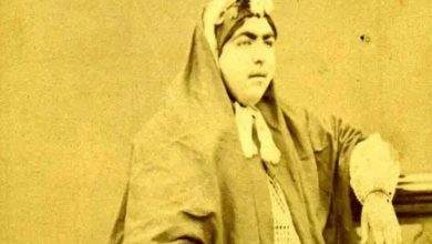 عصمت الدوله، دختر ناصرالدین شاه در کنار غلام آفریقایی اش (عکس)