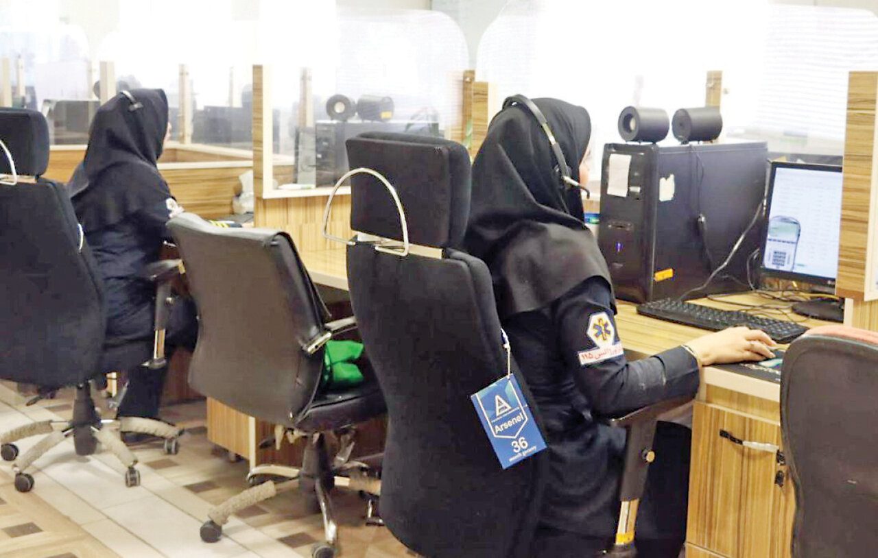 پشتپرده مزاحمت تلفنی برای اورژانس/ الو؟من یک پیرزن تنها هستم باهام حرف بزنین حوصله م سر نره/ من 6 سالمه؛مامانم شماره تون رو می گیره که به کارش برسه 1 پشتپرده مزاحمت تلفنی برای اورژانس/ الو؟من یک پیرزن تنها هستم باهام حرف بزنین حوصله م سر نره/ من 6 سالمه؛مامانم شماره تون رو می گیره که به کارش برسه