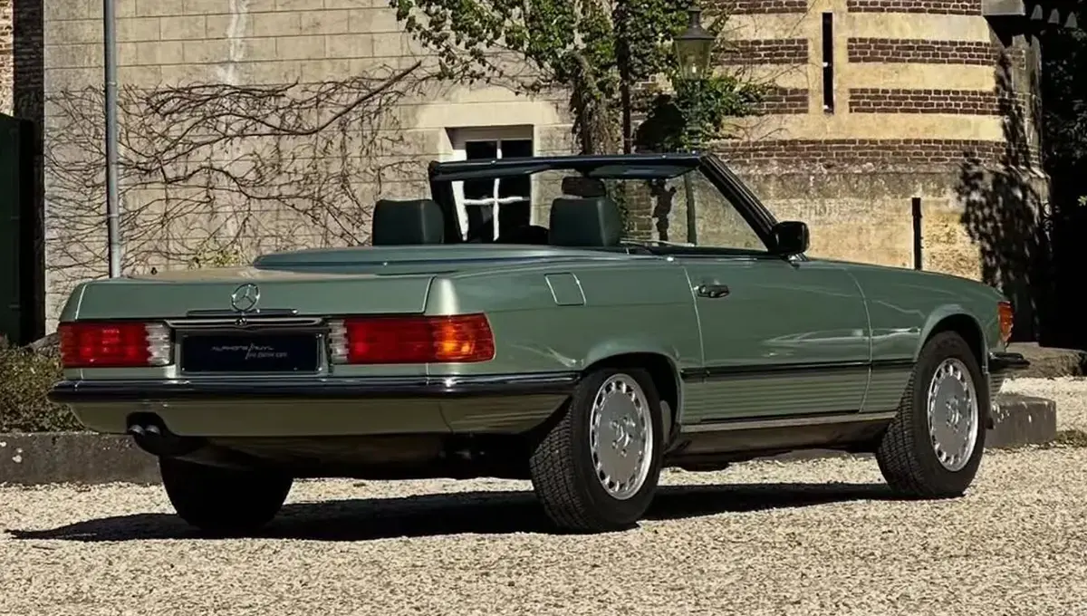 تصاویر زیبایی از تحفه مرسدس بنز؛ کلاس SL مرسدس بنز با معرفی مدل انقلابی R107 1 تصاویر زیبایی از تحفه مرسدس بنز؛ کلاس SL مرسدس بنز با معرفی مدل انقلابی R107