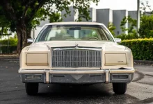 کرایسلر نیویورکر ۱۹۷۹؛ سدان لوکس با حس هتل متحرک! (عکس)