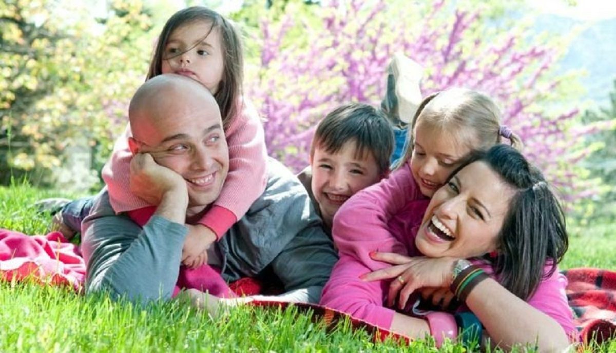 ۲۰ راهکار مؤثر برای اینکه خانواده‌ای شاد و صمیمی داشته باشیم