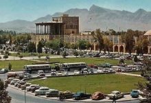 نمایی از میدان نقش جهان اصفهان در ابتدای دهه پنجاه