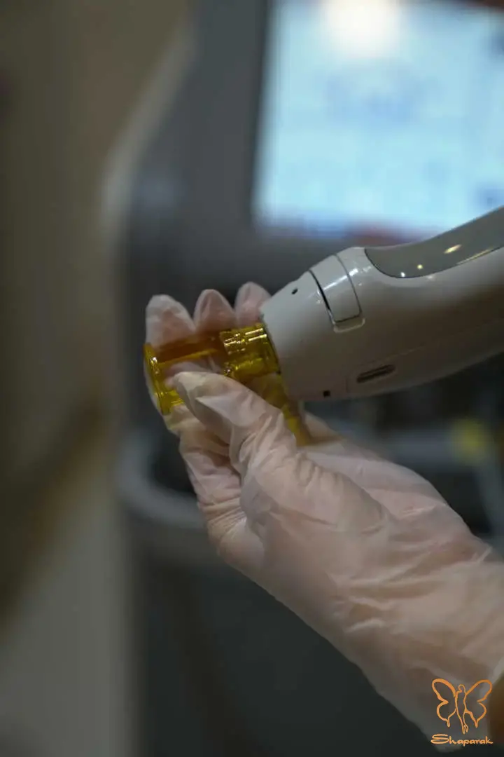 آیا لیزر مو زائد بیکینی و زیر بغل عوارض دارد؟ پاسخ صادقانه این سوال واقعا چیست؟ 1 45250768o 1j91rhms71f1vn6k1jr8am71jje7 .webp