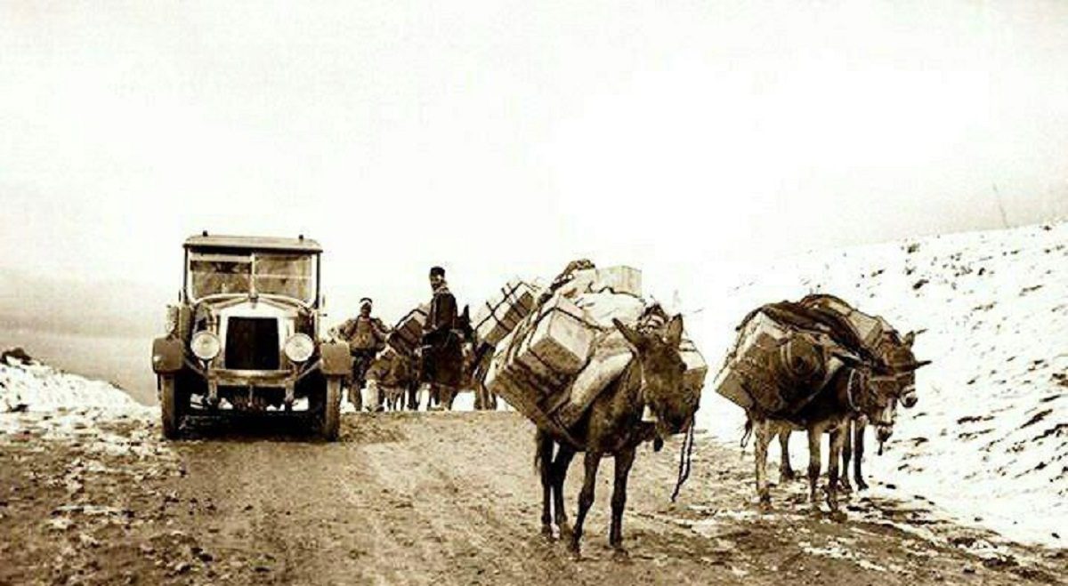 سال ۱۳۰۵؛ اتوموبیل همسر سرکنسول انگلستان (عکس)