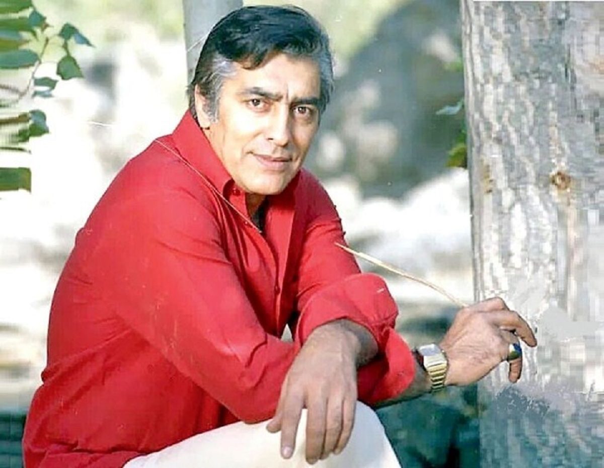 عکس قدیمی: فردین در مغازه‌اش کنار پسرش سیاوش و رضا صفایی‌پور در دهه ۷۰