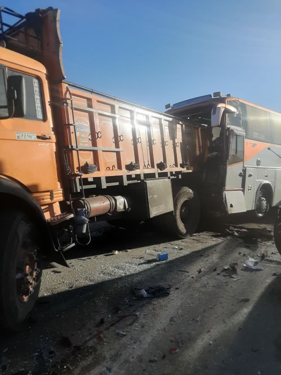 تصادف زنجیره‌ای در این جاده مرگبار شد/ آمار مصدومان